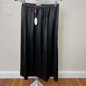 NWT. Avid love under skirt.